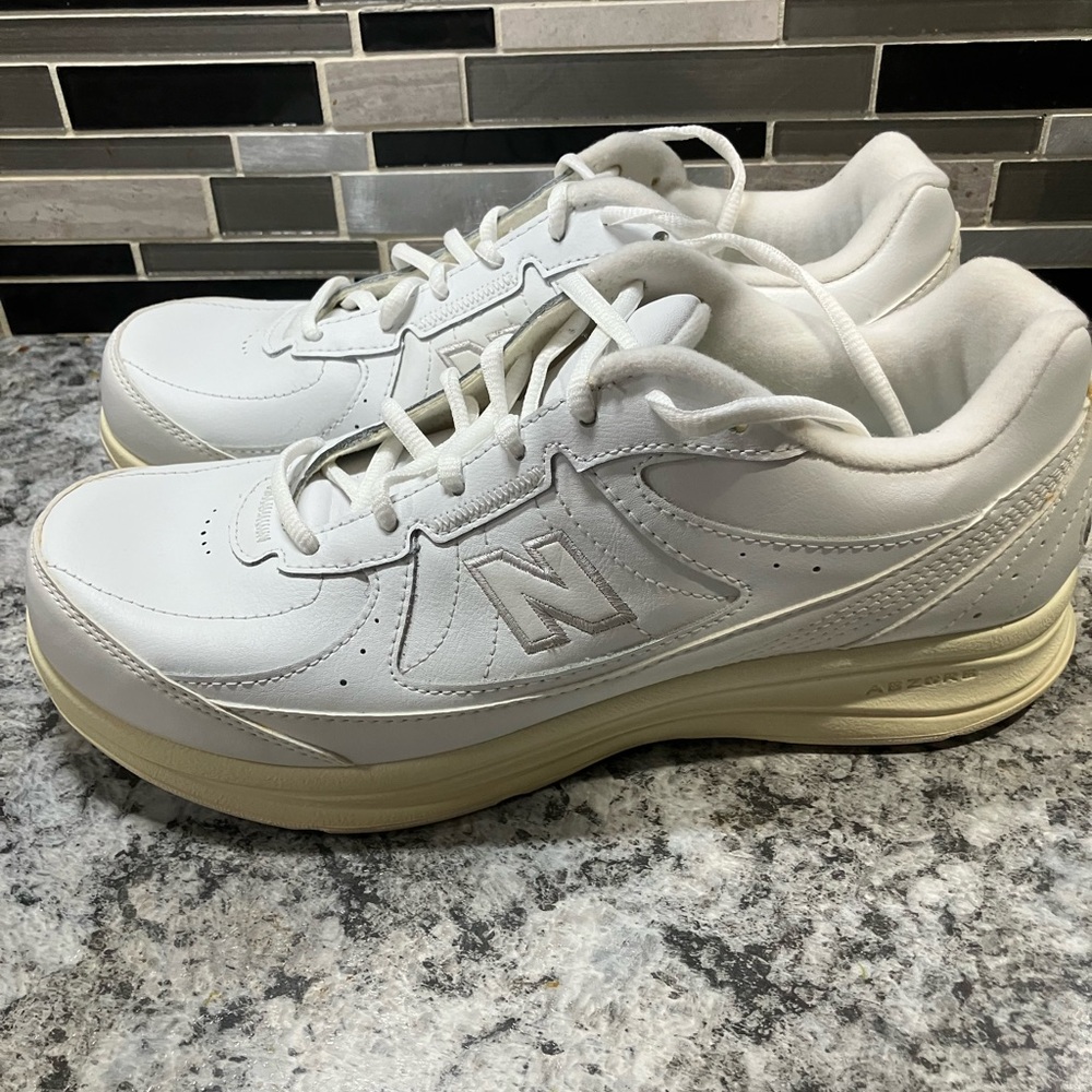 New Balance 577 White Lace Up Walking Shoe Womens Sz 10 WW577WT